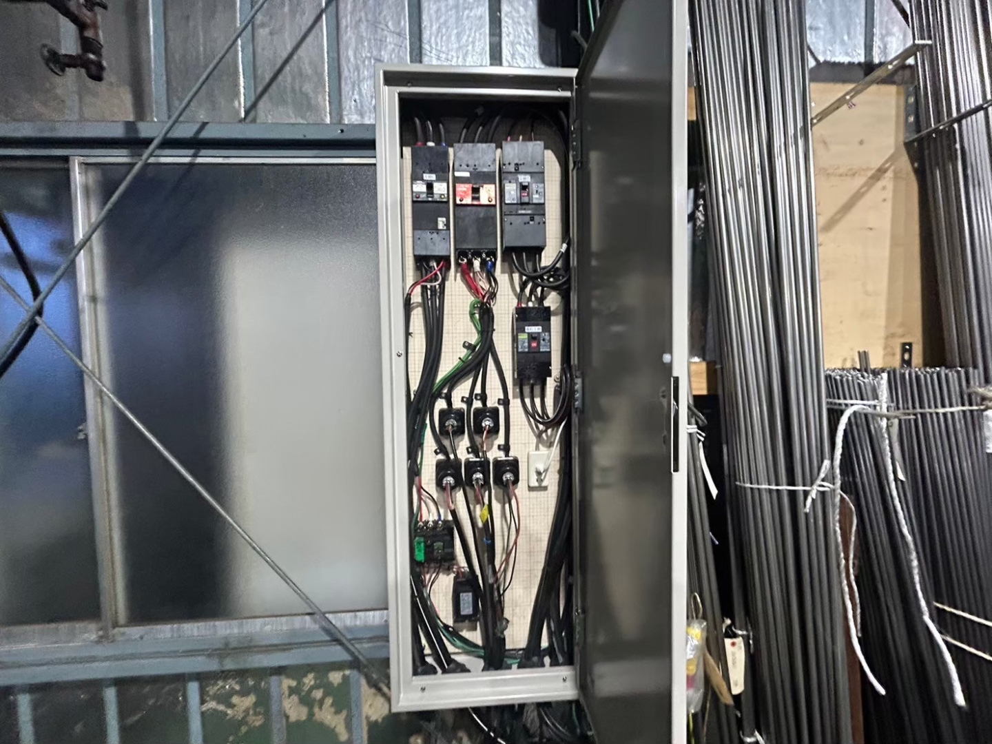 金属加工業の200V基本料金削減 | 低圧電力・電力使用の最適化